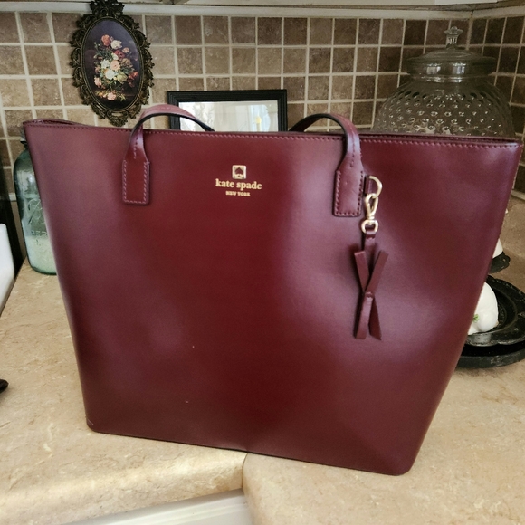 Kate Spade New York Sawyer Street Mulled Smooth Wine Large Tote - Picture 12 of 15